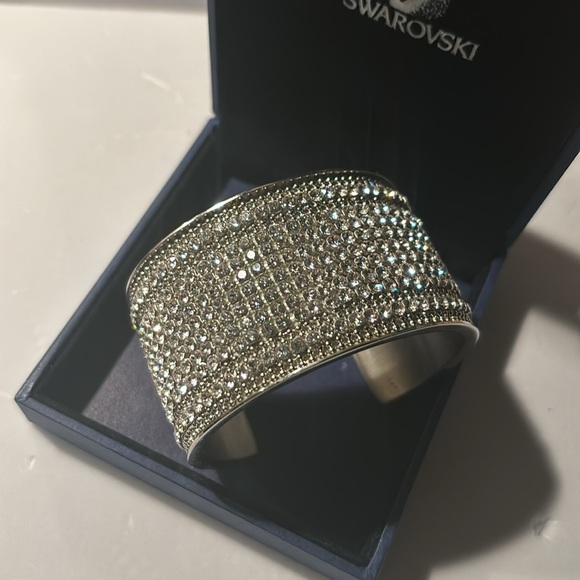 Gorgeous Authentic Signed Swarovski Diamond Cuff Size M. In box. Dazzling Cuff! - Picture 3 of 14